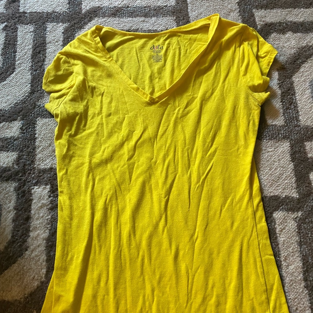 Yellow short sleeve t shirt